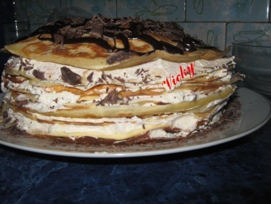 Tort de clatite cu crema de vanilie