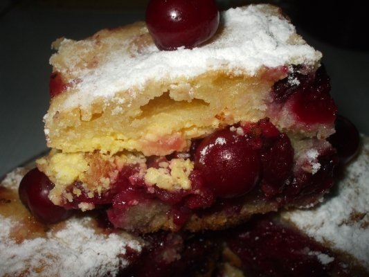 Placinta cu visine si branza de vaci