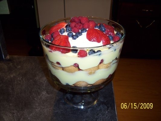 Lemon-Berry Triffle -   Desert cu fructe