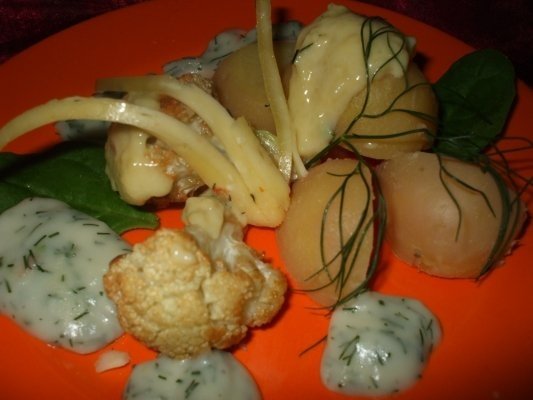 Buchetele de conopida cu usturoi si sos de marar