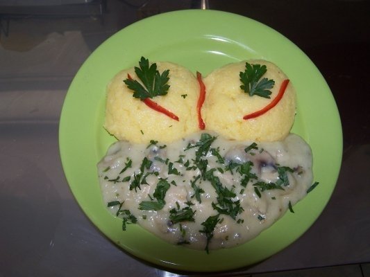 Ciulama de pui cu mamaliguta