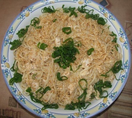 Paste cu susan si carne de pui