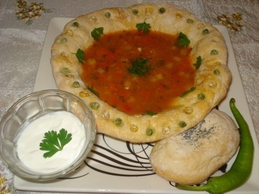 Ciorba de vacuta in farfurie comestibila