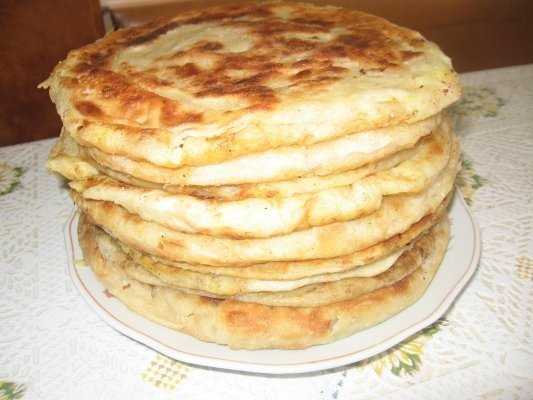 Placinta cu cartofi, varza sau branza