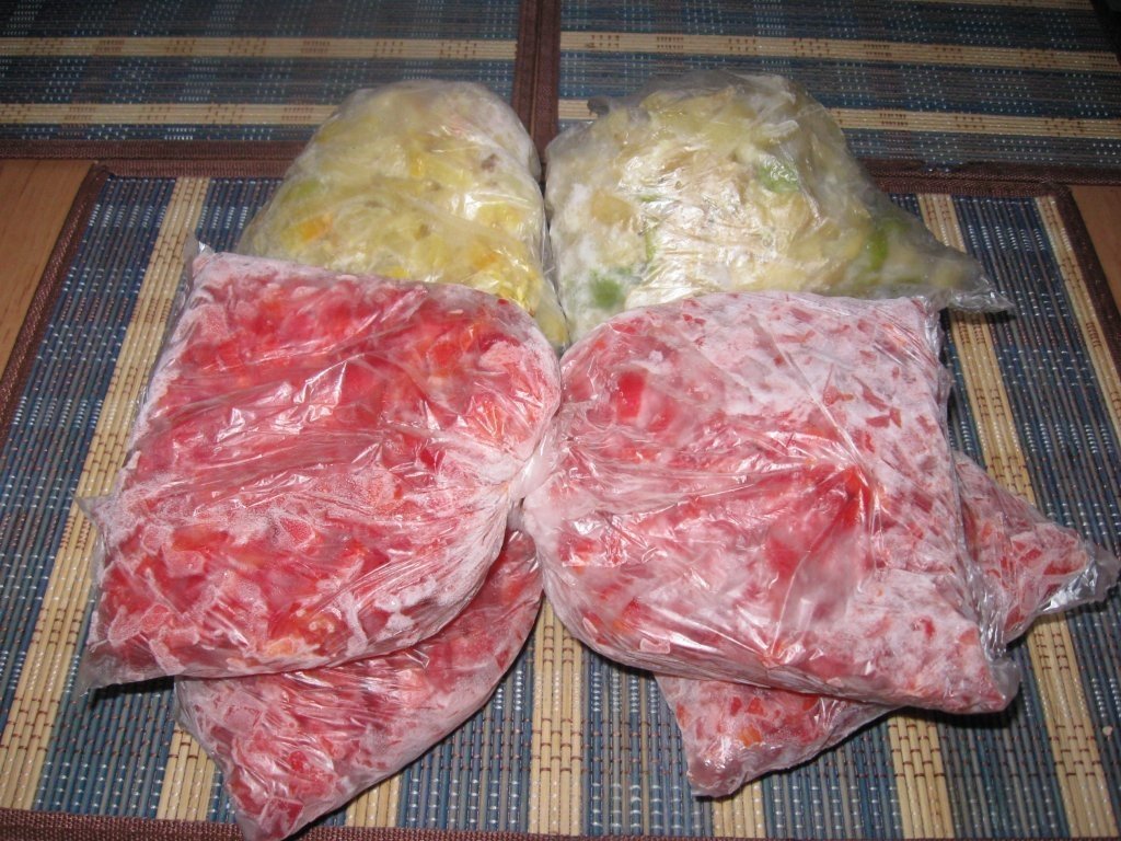 Din categoria legume crude congelate -ardei gras si ardei capia tocat