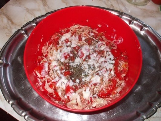 Salata de varza cruda si rosii