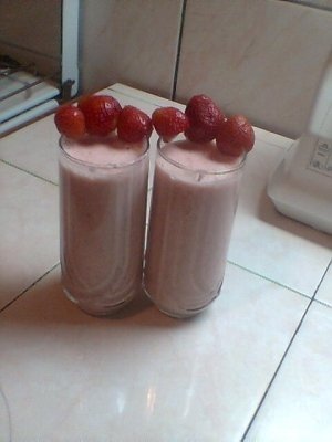 Spuma de capsuni cu kefir