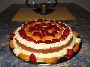 Tort cu capsuni si caise