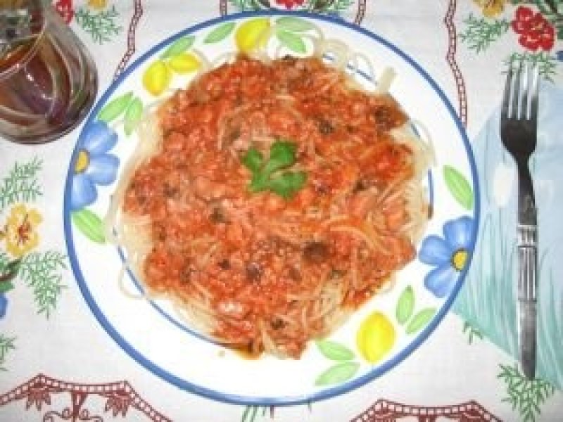 Spaghete cu sos de rosii si ciuperci