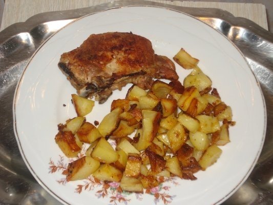 Cartofi la cuptor cu cotlet de porc