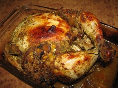 Pui umplut cu legume si fructe picante