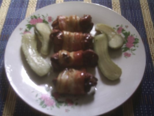 RULOURI DE FICATEI DE PASARE CU BACON