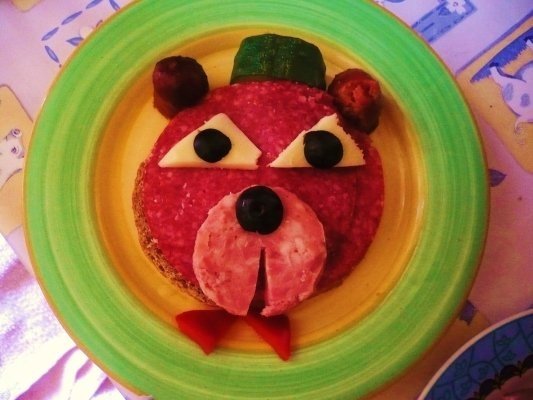 Ursulet din mezeluri