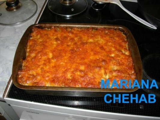 Cartofi cu carne tocata la cuptor