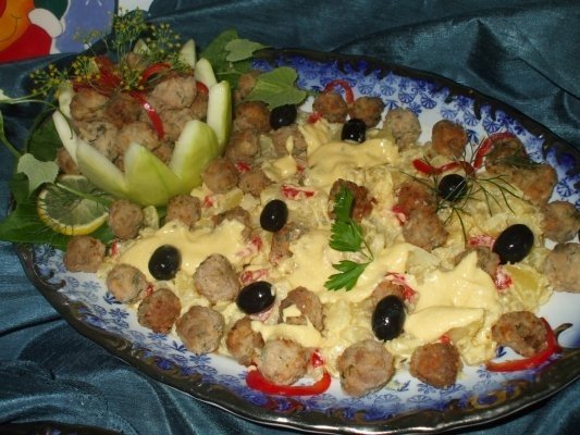 Mini-chiftelute cu salata de cartofi