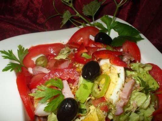 Salata cu sunca si ou