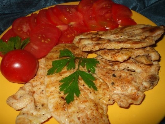 Piept de pui natur cu salata de rosii