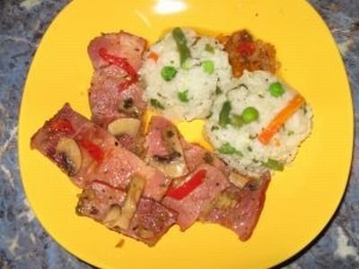 Sunculita afumata cu garnitura de orez si legume