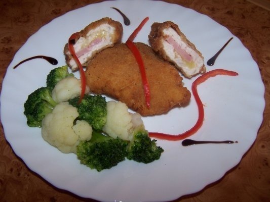 Snitel de pui umplut cu sunca si cascaval (Amestec de arome!)