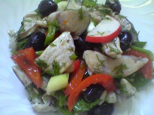 Salata de macrou si hering marinat