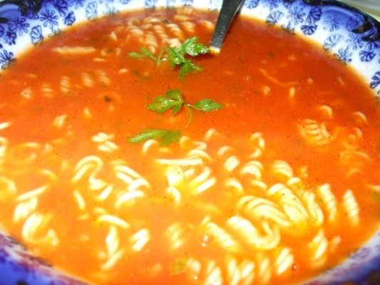 Supa de rosii cu taitei sau flechite