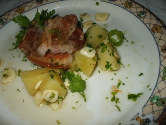 Piept de porc la gratar cu cartofi natur