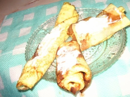 Clatite umplute cu miere si nuca