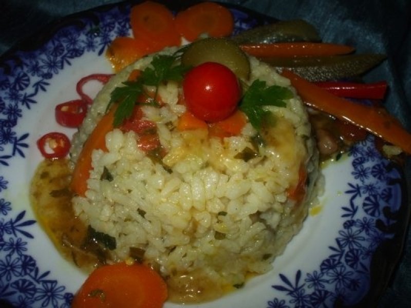 Pilaf de orez cu legume Retete culinare Gustos.ro