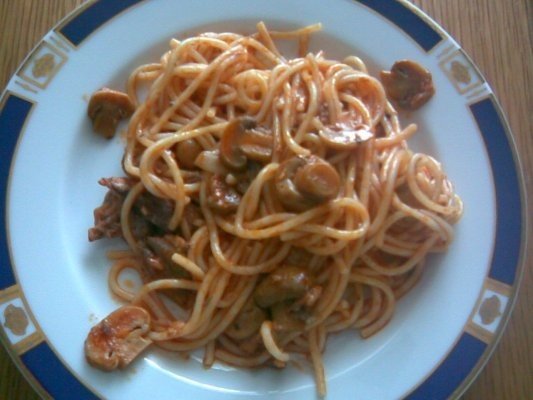 Spaghetti cu peste si ciuperci