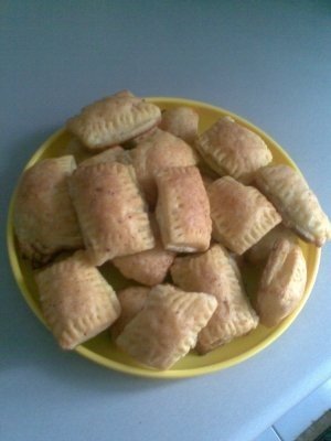 Pateuri cu branza(cu aluat facut in casa)