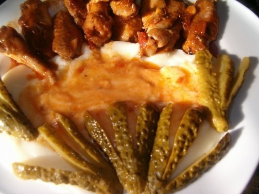 Aripi pui cu sos mexican