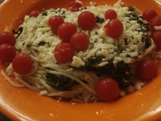 Paste cu branza de capra,spanac si chilli