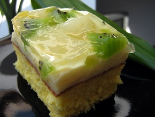 Prajitura cu crema si fructe