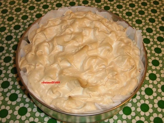 Tarta cu nectarine si bezea