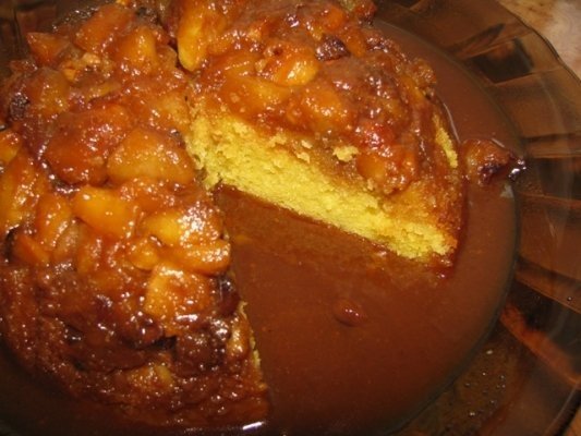 Pudding cu mere si sos caramel