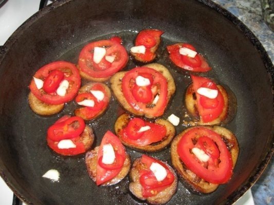 Vinete cu sunca, cartofi si sos picant