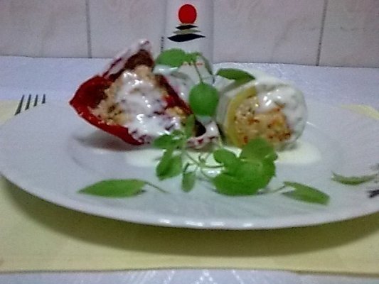 Dovlecei si ardei rosii umpluti