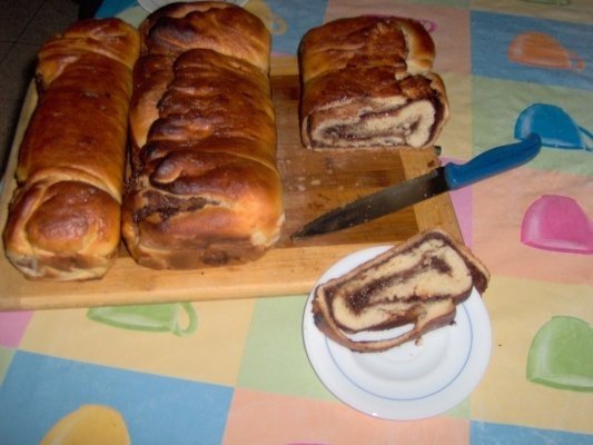 Cozonac cu ciocolata si nuca.