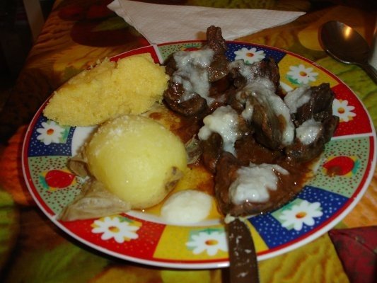 Ficatei prajiti si cartofi la cuptor