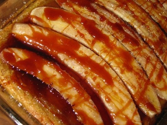 Crema de vanilie cu ciocolata si banane caramelizate