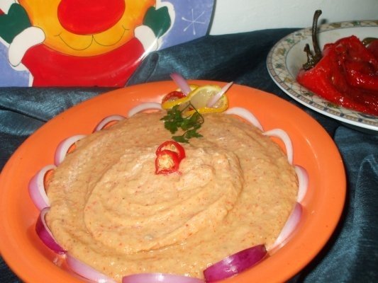 Salata de vinete cu ardei rosu si ceapa rosie