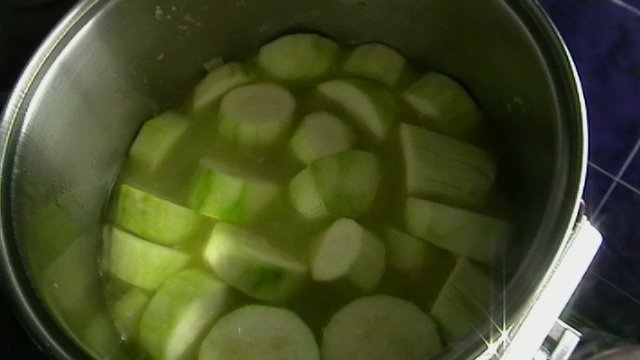 SUPA CREMA DE DOVLECEI CU CRUTOANE