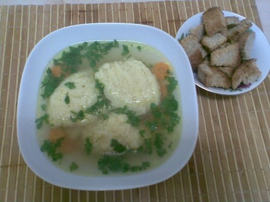 SUPA DE PUI CU GALUSTE DE GRIS