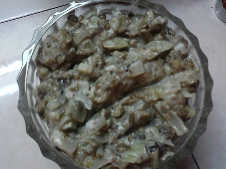 Salata de ciuperci uscate