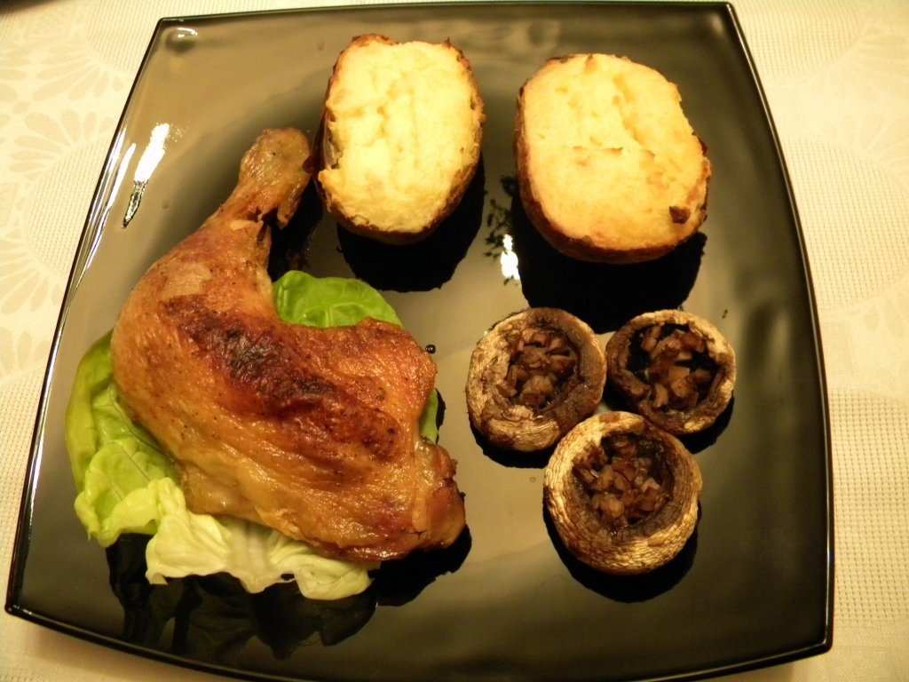 Pulpe de pui la grill cu cartofi cpti.