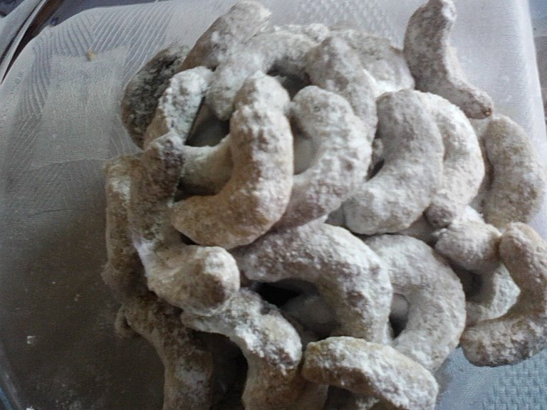 Cornulete cu nuca si vanilie