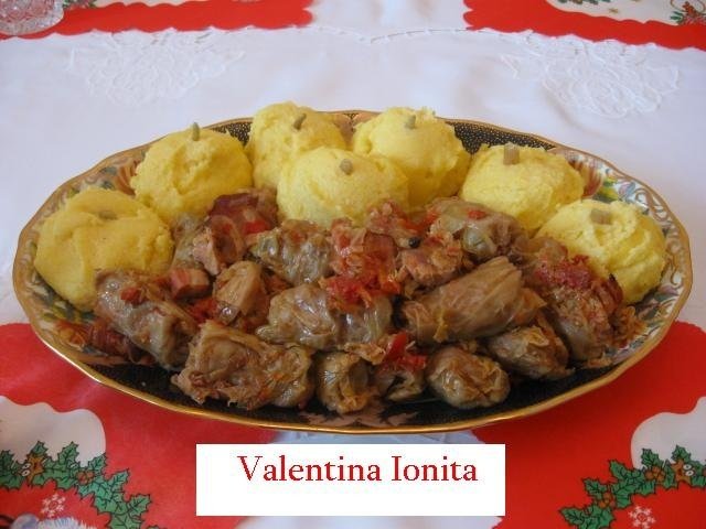 Sarmale cu carne de porc in foi de varza murata