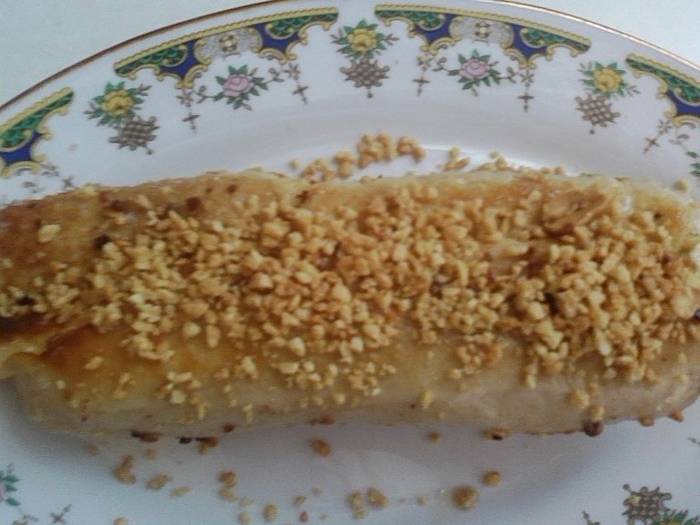 Rulada de pui in crusta de alune