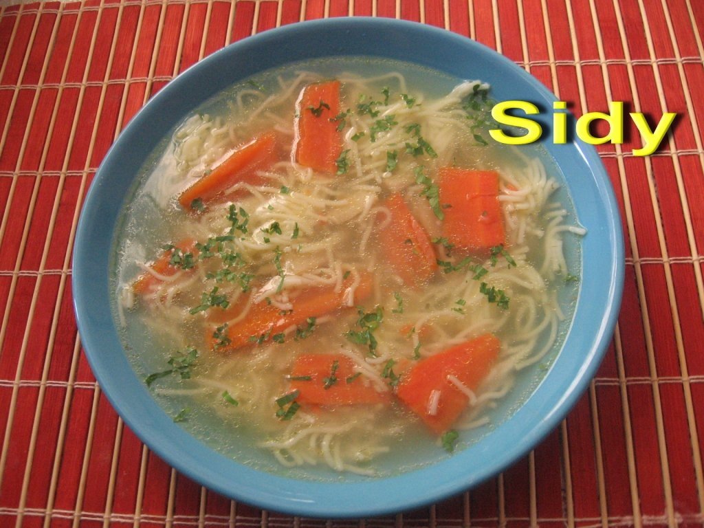 Supa de gaina de casa cu galuste de gris sau taitei