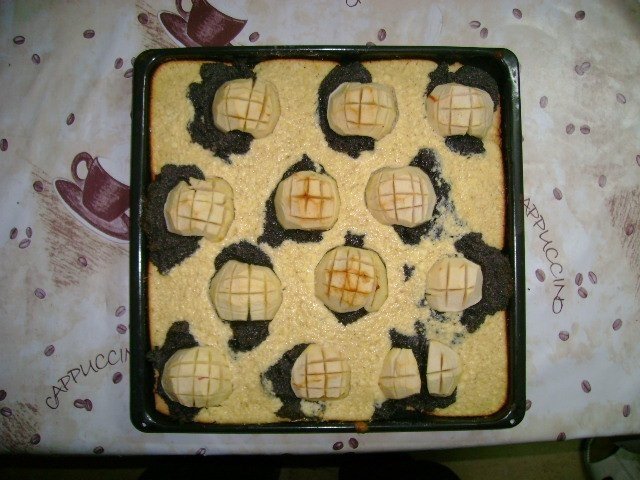 Prajitura cu mac, branza si mere